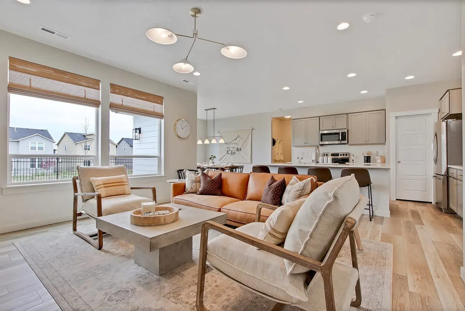 4 bed, 2.0 bath, 2497 sqft, $7,882 — Photo 1