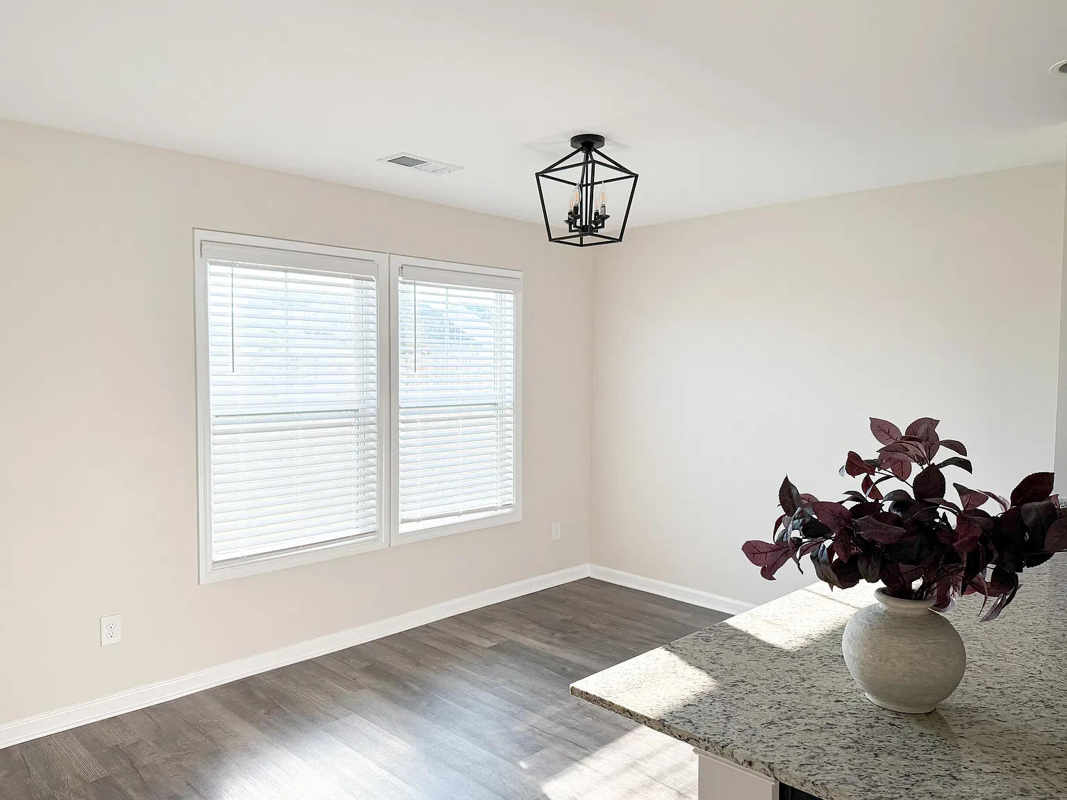 4 bed, 2.5 bath, 2004 sqft, $2,200 — Photo 4