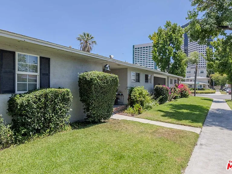302 N Maple St — Photo 33