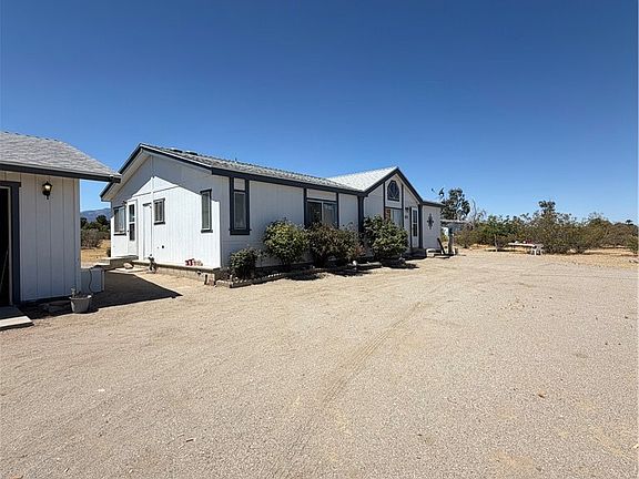 3rd image of 4821 Blue Grass Dr
