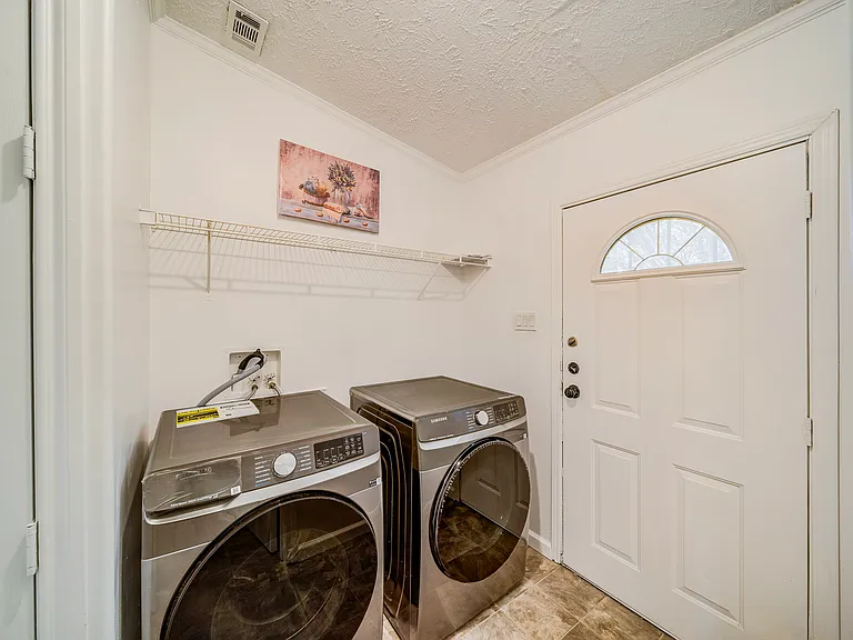 Leana Ave — Photo 6