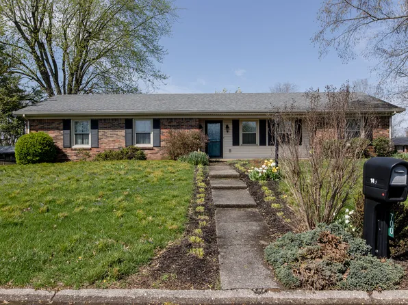 700 Hilltop Dr, Paris, KY 40361