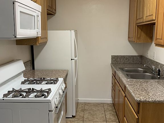 5th image of 229 6th St APT 5