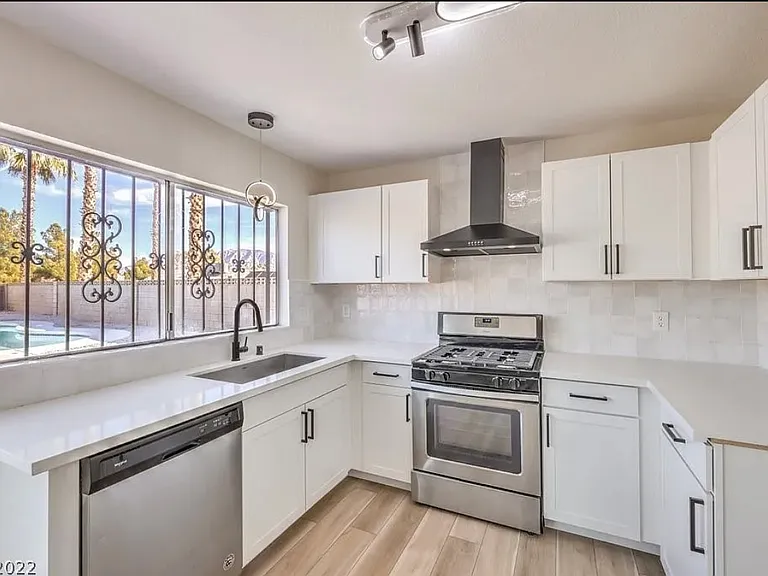 4572 Wisconsin Ave — Photo 10