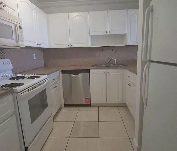 6940 Miami Gardens Dr #1522 — Photo 1