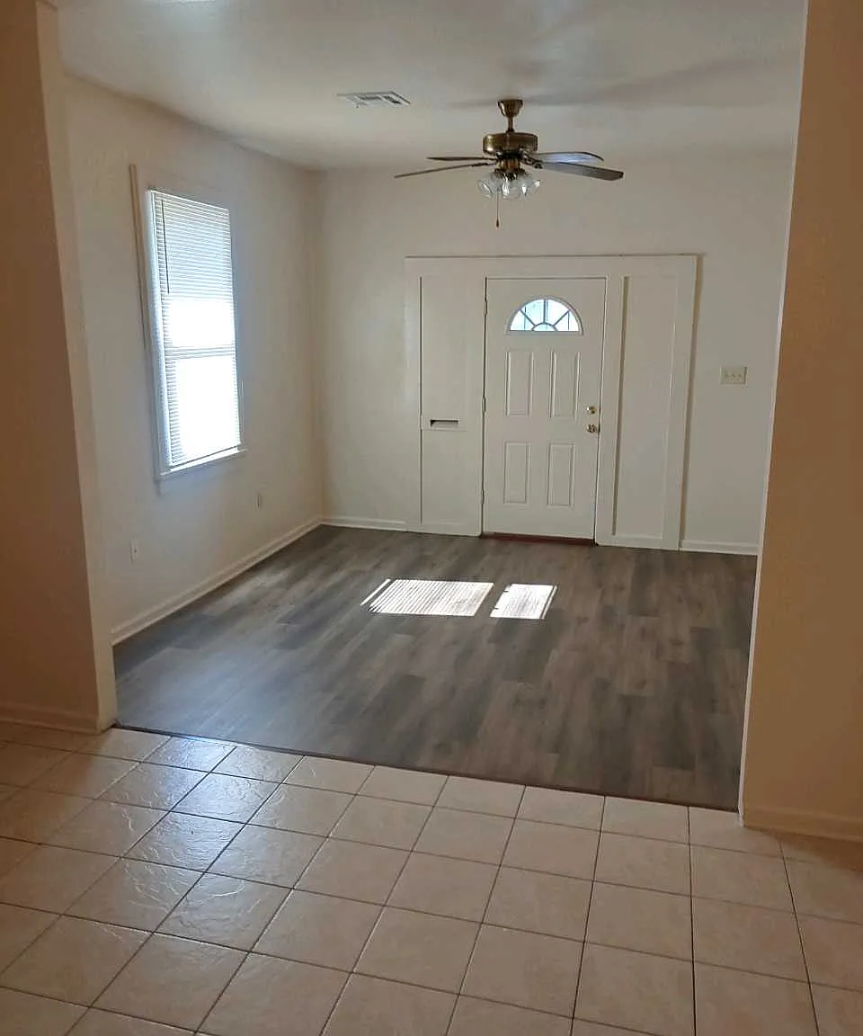 3 bed, 1050 sqft, $1,300 — Photo 3