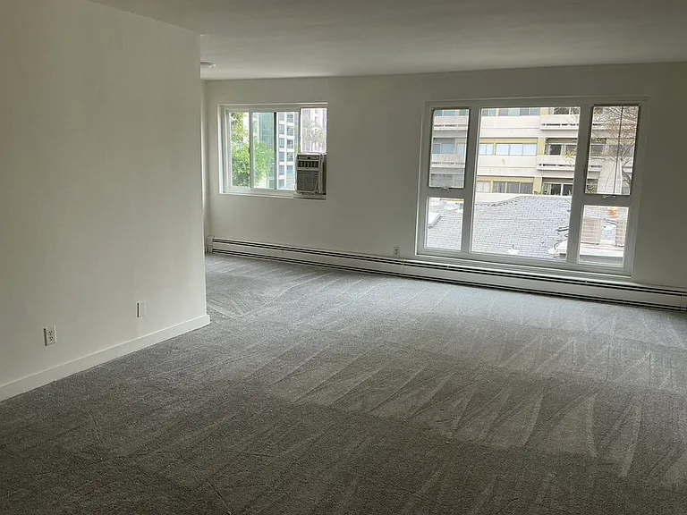 10655 Wilshire Blvd #Penthouse 4 — Photo 2