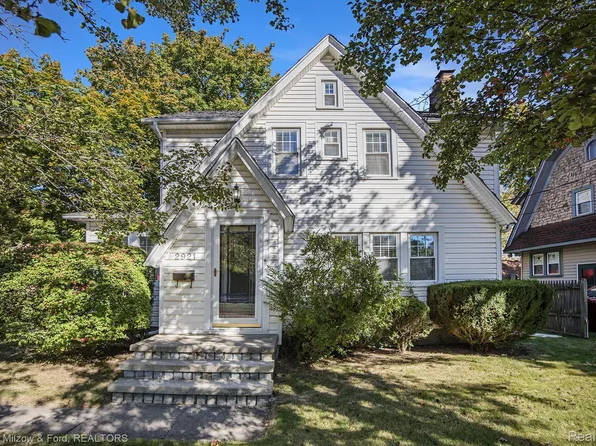 2921 Auburn Rd, Auburn Hills, MI 48326