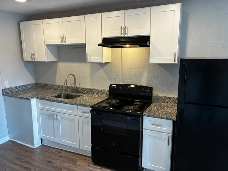 2150 Inwood Ter #8 — Photo 4