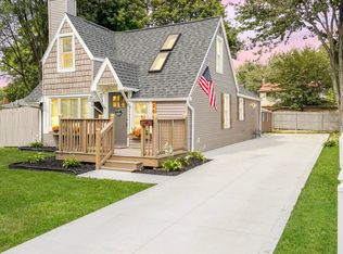 20625 Elkhart St, Harper Woods, MI 48225