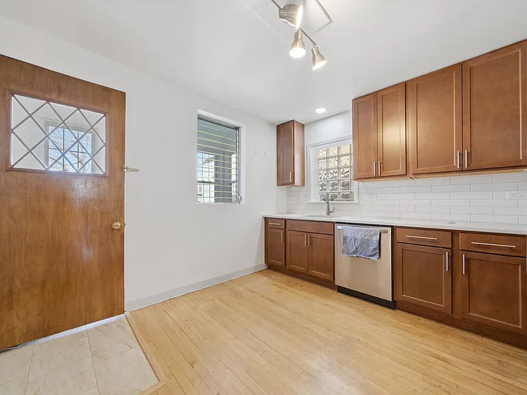 6230 N Wayne Ave #2 — Photo 3
