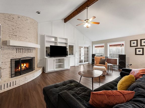 4th image of 2907 Broadmoor Dr