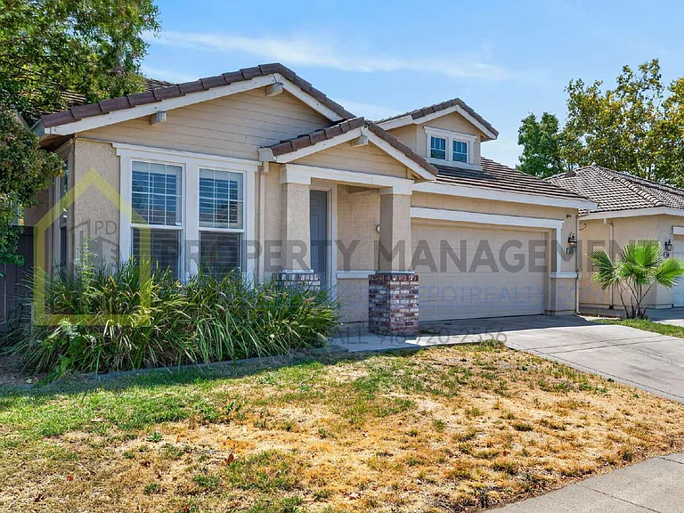 1570 Charm Way — Photo 2