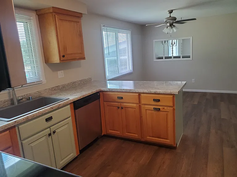 5158 Reiner Rd — Photo 2