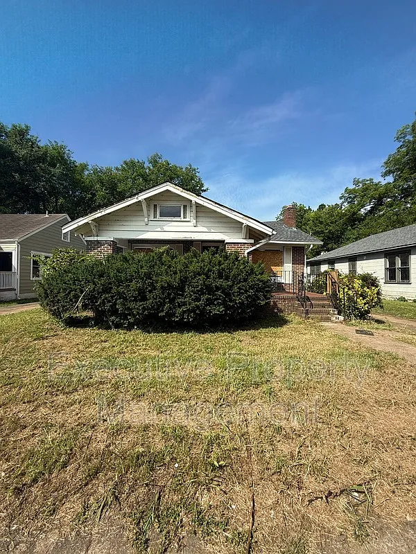 3 bed, 1.5 bath, 1300 sqft, $1,100 — Photo 1