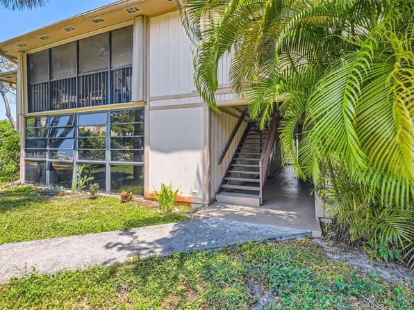 771 NE 199th St APT 207, Miami, FL 33179