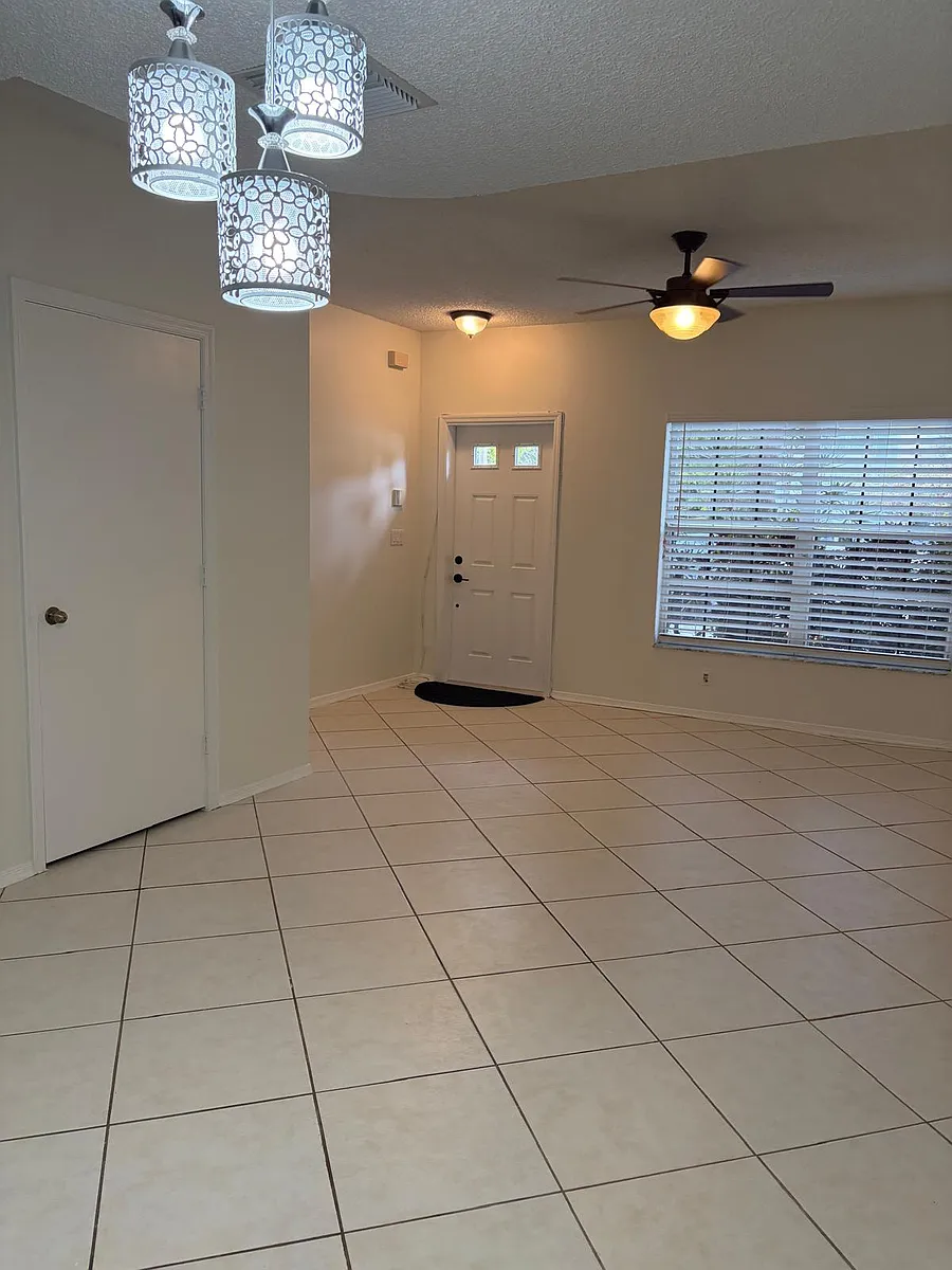 Building Photo - 11040 Sand Piper Ct