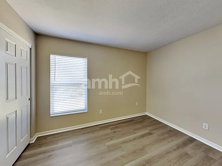 725 Kent Cir — Photo 17
