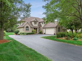 575 Wellington Dr, McHenry, IL 60051