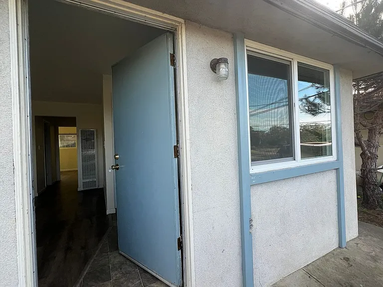 715-719 Los Osos Valley Rd — Photo 2