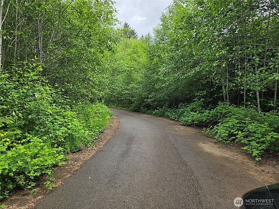 3rd image of 7 Beaver Hill Lane