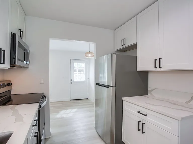 BMB - 265-267 Cedar — Photo 4
