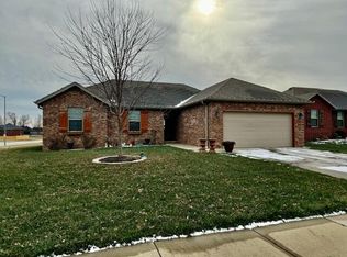 858 E Meridian Ave, Nixa, MO 65714