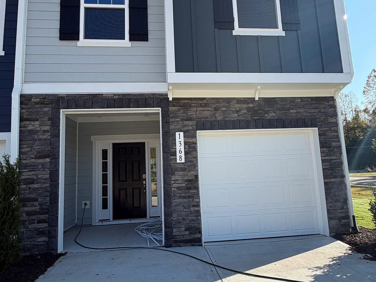 3 bed, 2.5 bath, 1710 sqft, $2,100 — Photo 1