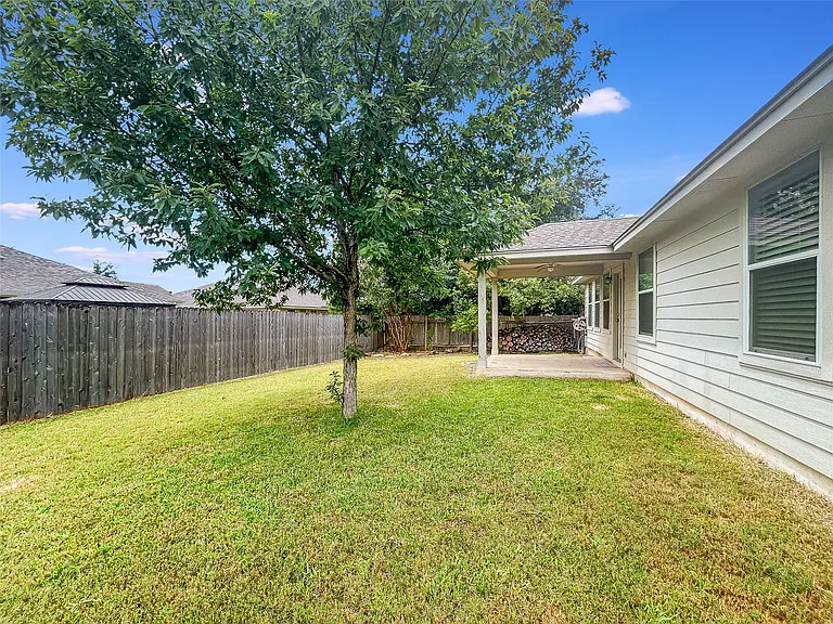 7810 Squirrel Hollow Dr — Photo 33