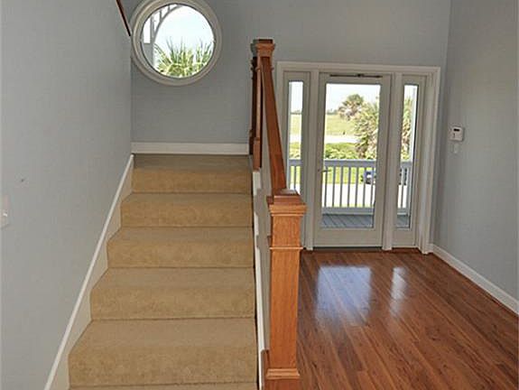 2nd level Entry way