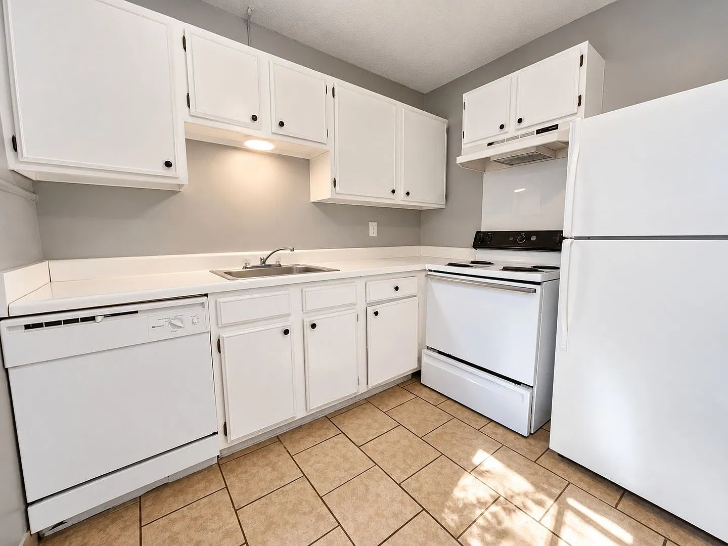 1 bed, 1.5 bath, 550 sqft, $1,025 — Photo 3