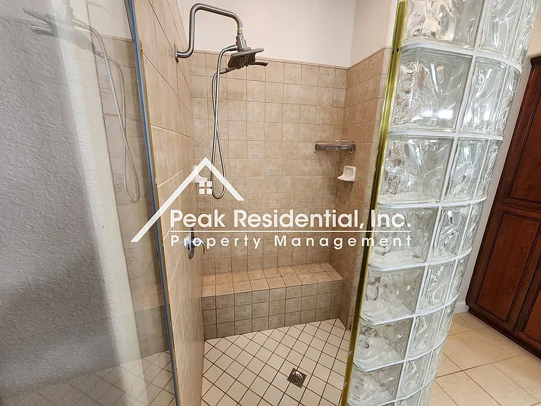 1044 Sandwick Way — Photo 33