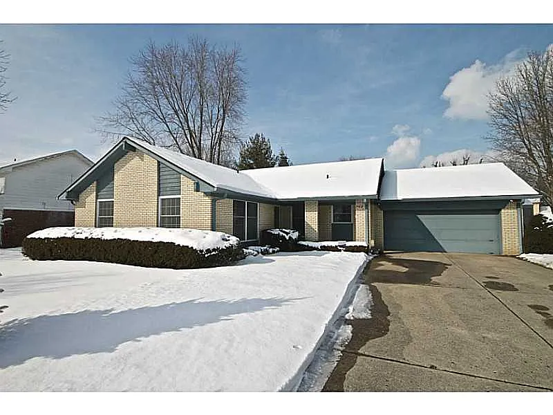 702 W Southport Rd photo 1