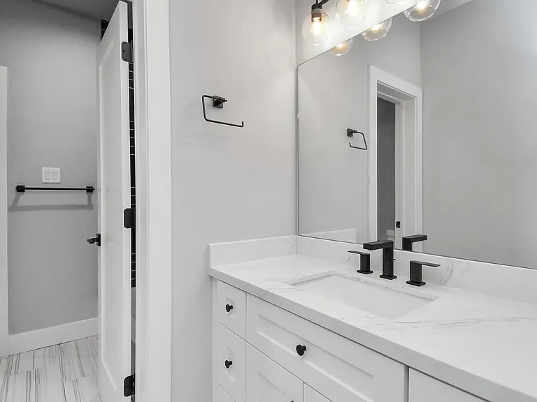 6817 Peerless St — Photo 19