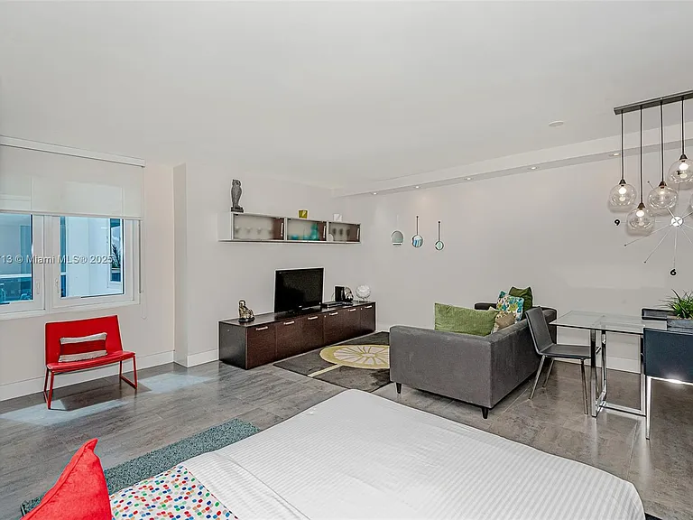 2301 Collins Ave #723 — Photo 8