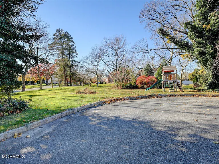 589 Westwood Ave — Photo 7