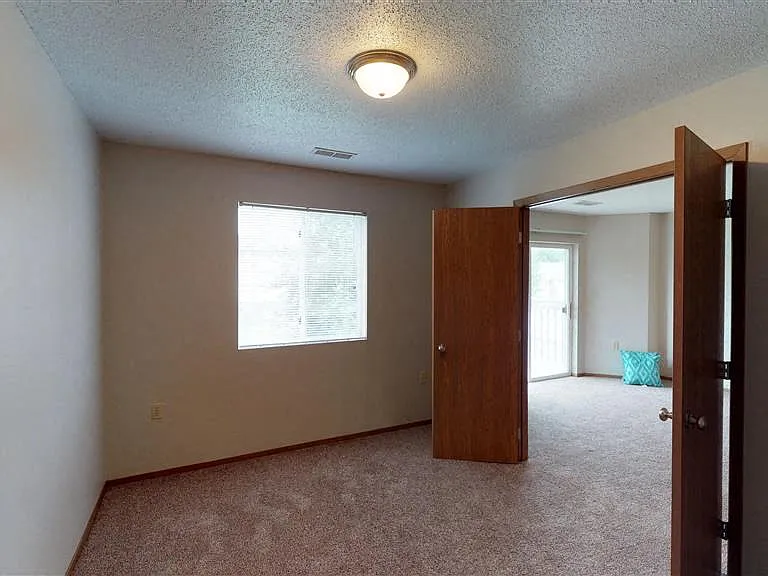 Oxbow Park Apartments — Photo 47