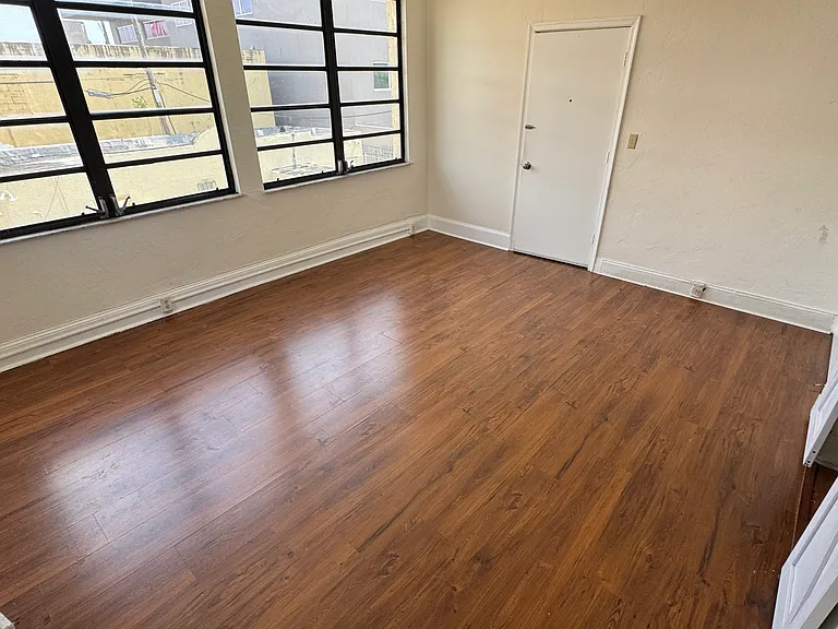 969 SW 2nd St #7 — Photo 10