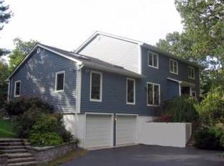 23 Fleets Cove Rd, Huntington, NY 11743