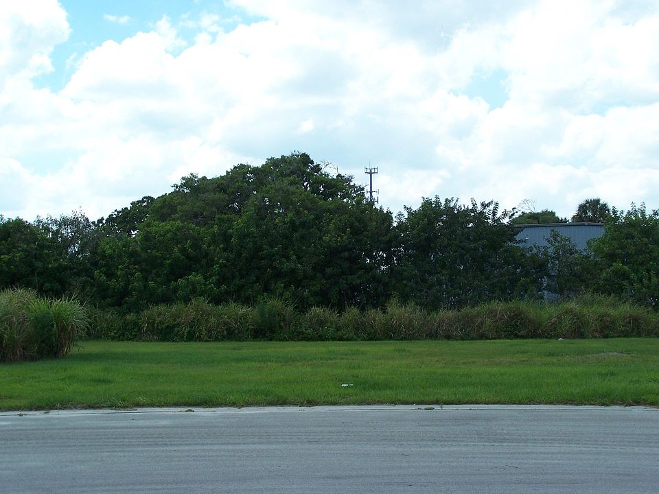1st image of 6409 SE Las Palmas Way