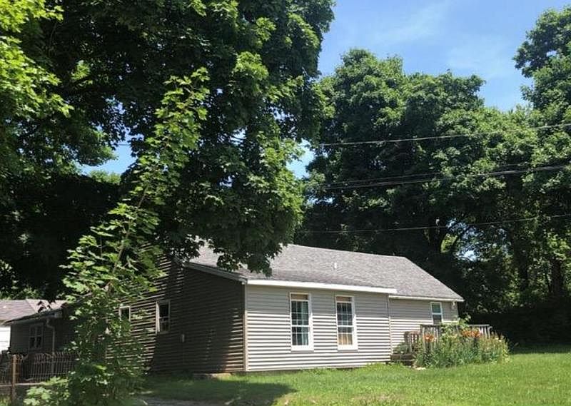 2nd image of 26727 Edison Rd