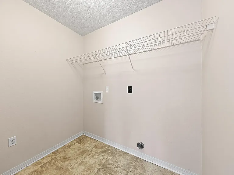 275 Limestone Cir — Photo 11