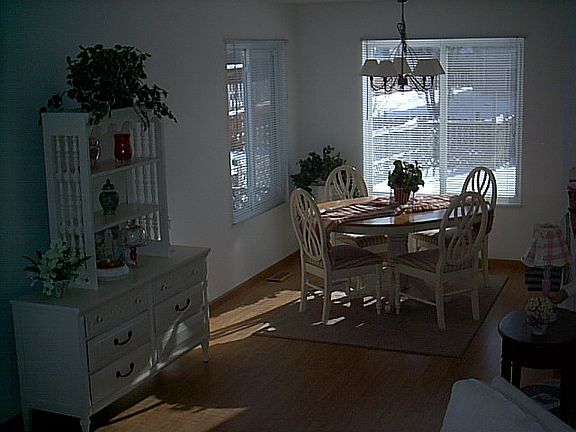 4th image of 729 Navajo St