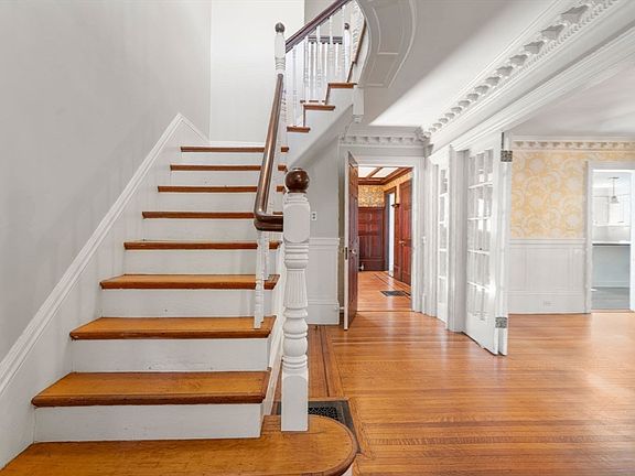 4th image of 324 Union St APT 1