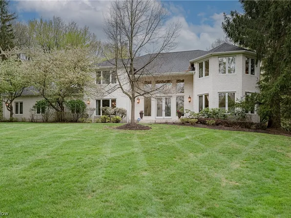 190 Honeybelle Oval, Chagrin Falls, OH 44022