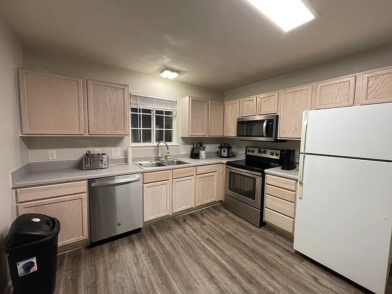 220 Campus Dr — Photo 4