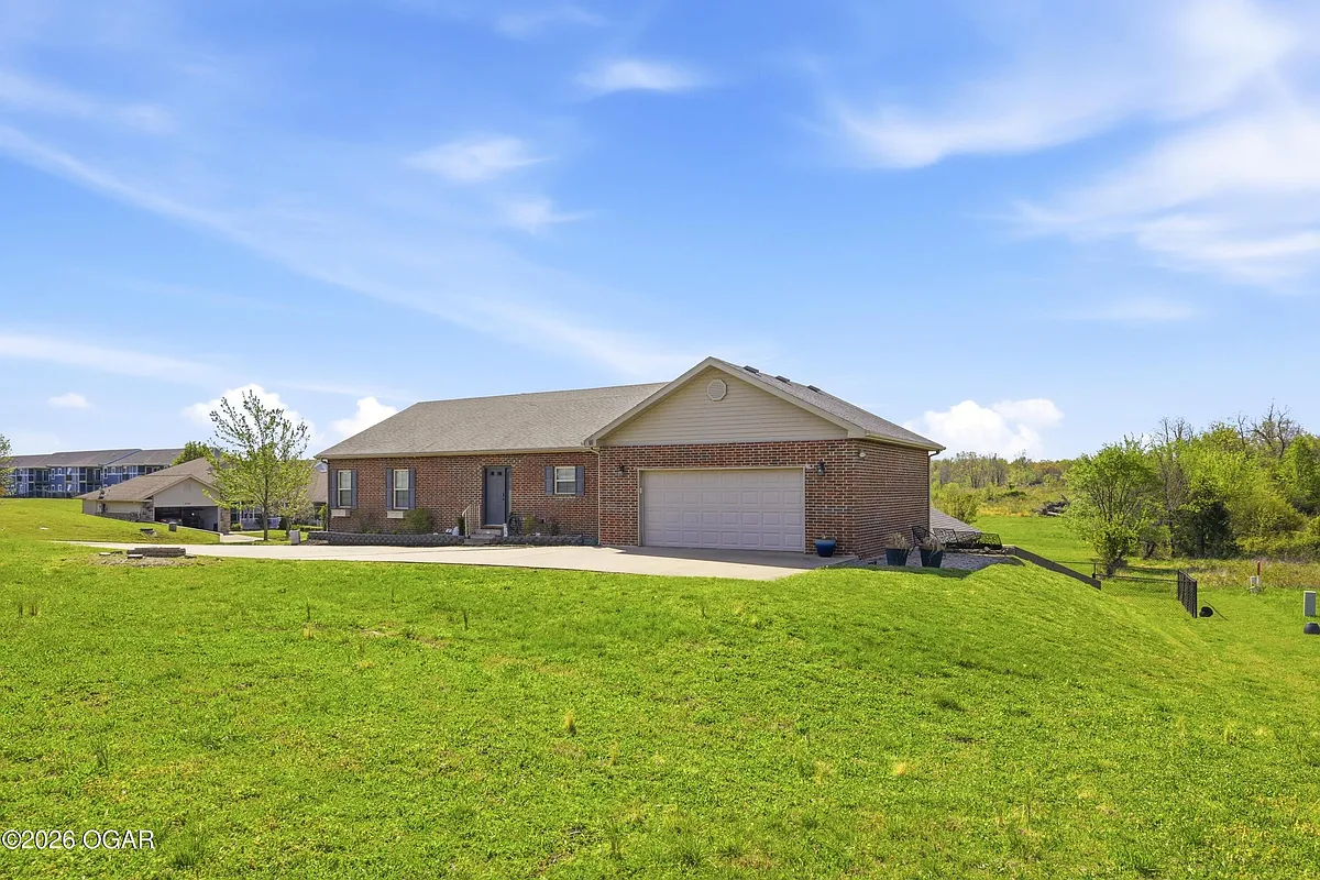 Building Photo - 2714 S Adele Ave