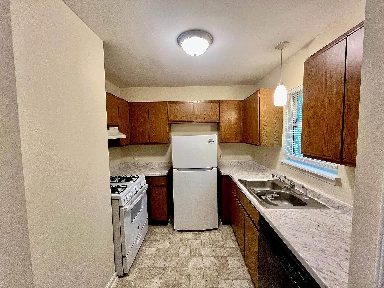 3 bed, $1,795 — Photo 4