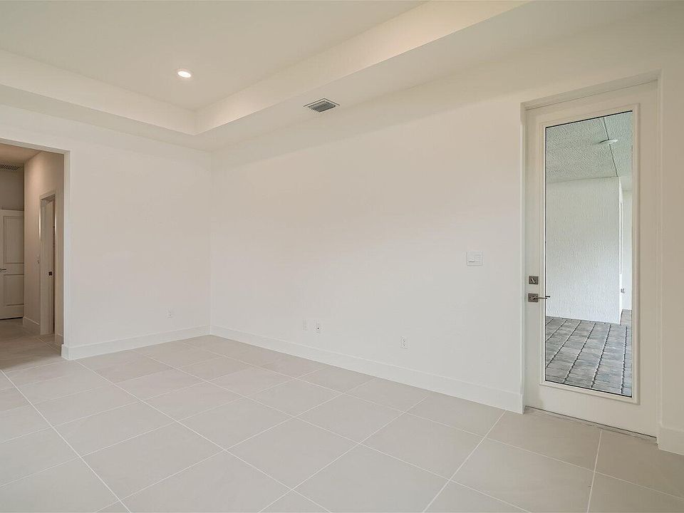 1st image of 1510 SW Lago Circle