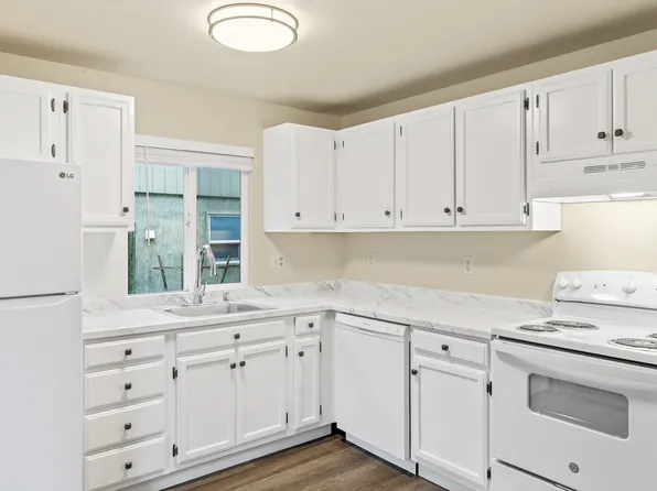 440 SW 155th St APT D, Seattle, WA 98166